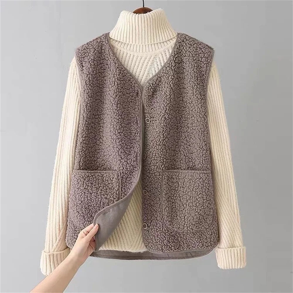 Chaleco de Borreguito para Mujer con Cuello en V y Botones