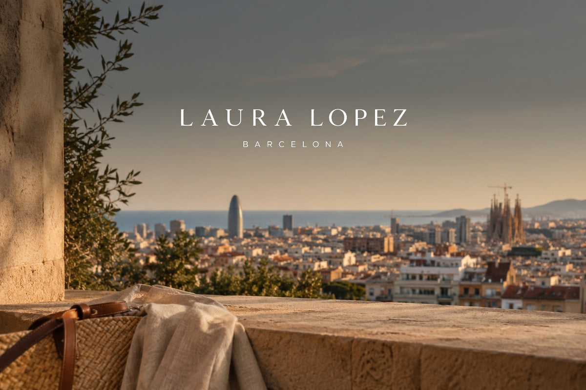 Skyline de Barcelona con el logo LAURA LOPEZ BARCELONA